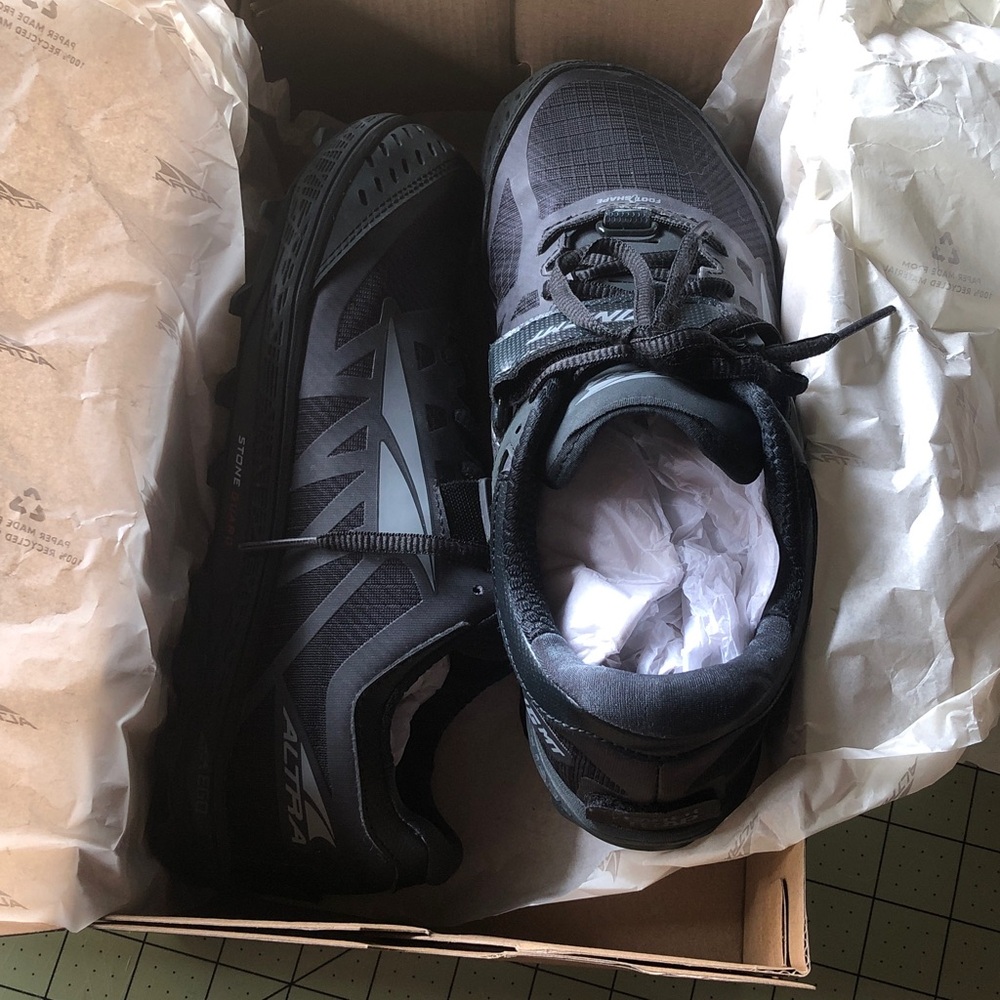 Altra women’s King MT 2 like new size 8 - Picture 9 of 9